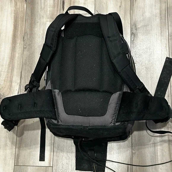 LowePro DryZone DZ-200 Waterproof Large Camera Backpack - Picture 6 of 6